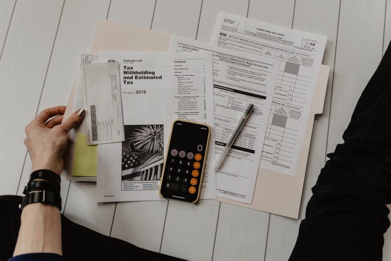 Automated invoicing and business collections tracking system